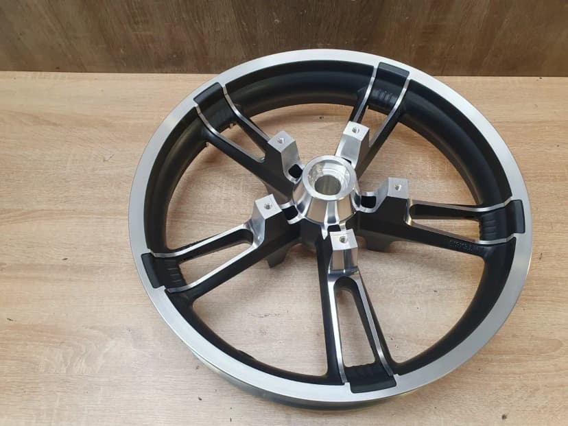 HARLEY-DAVIDSON STREET GLIDE 2015 Front Wheel / Rim 19x3.5 43300027