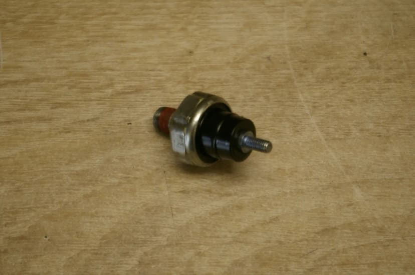 Harley Davidson Sportster XL 883 XL 1200 Oil Pressure Sensor