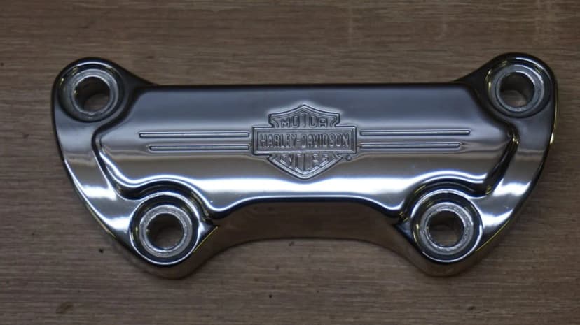 Harley Davidson Softail Classic 2003 5656886B Handle Bar Riser Clamp