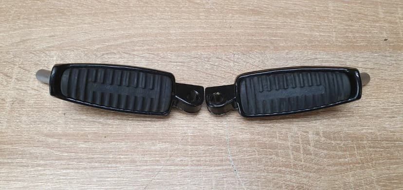 Harley Davidson Sportster XL 2008 Front Footrest Pegs