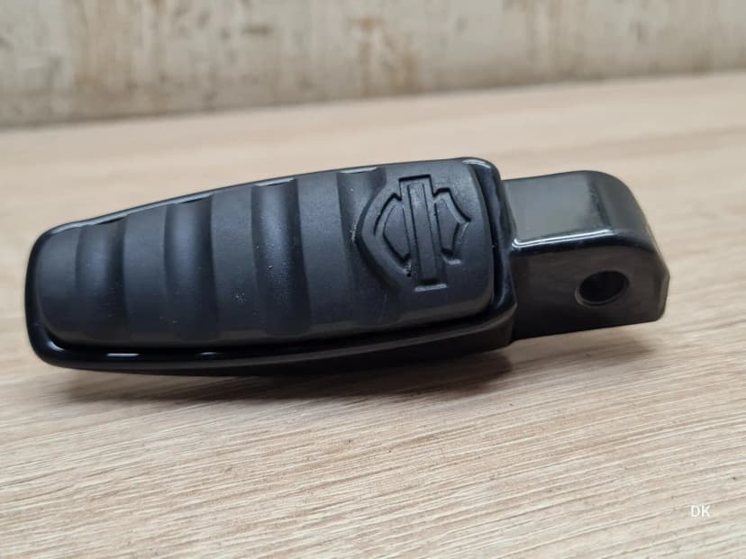 Harley Davidson FXFB Fat Bob Rear Right Footrest / Peg