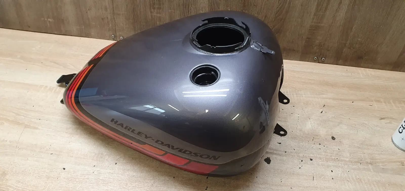 Harley Davidson FLHXSE CVO Fuel Tank Smoky Gray Black Hole 61000168EML