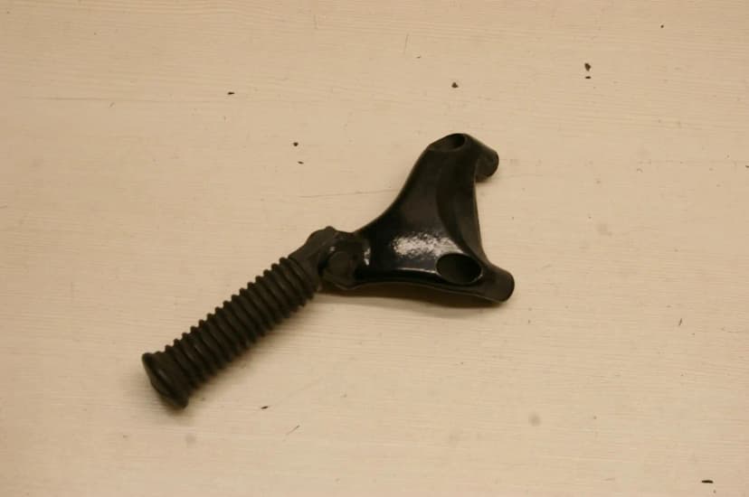 Harley Davidson Sportster / Dyna / Softail Footrest Peg & Hanger / Pedal
