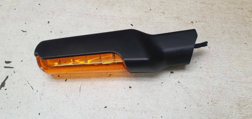 Harley Davidson FXDR Front RIght Indicator / Turn Signal 1090093