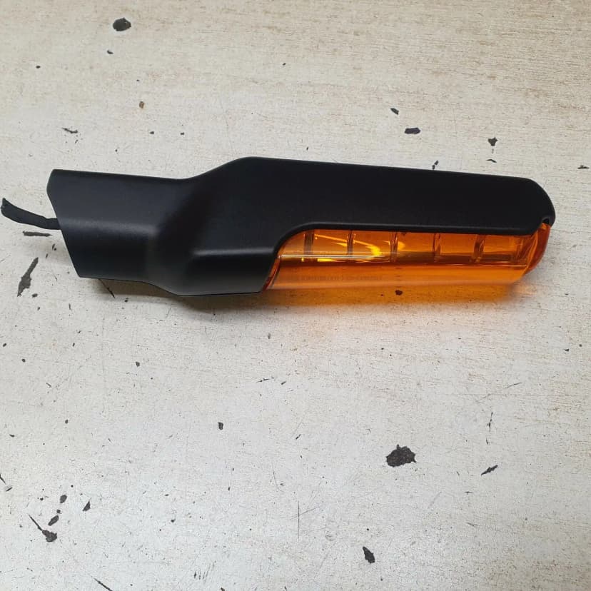 Harley Davidson FXDR Front Left Indicator / Turn Signal 1090093