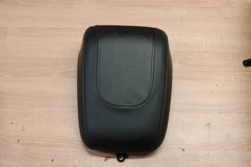 Harley-Davidson Softail Fatboy Passenger Seat Rear Pillion 52400160