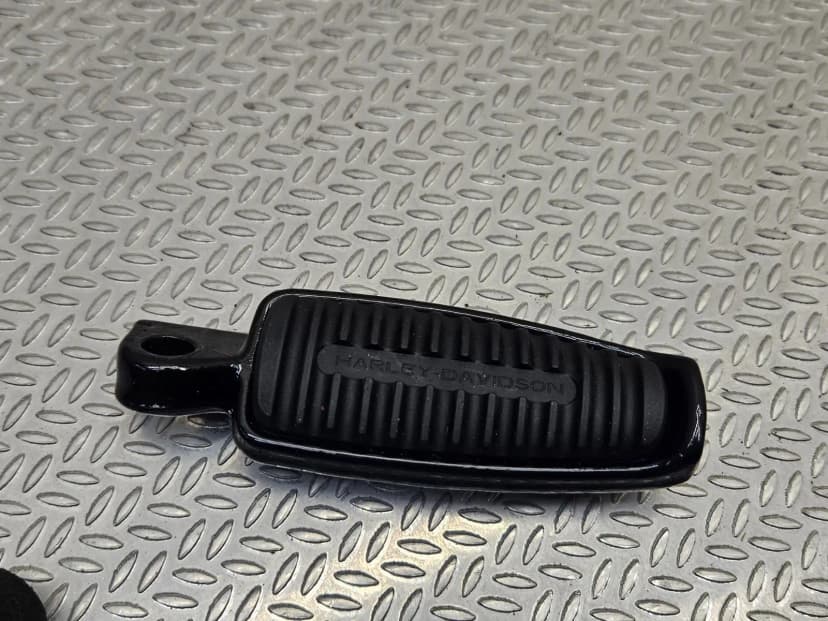 Harley Davidson Front Right Footrest / Peg