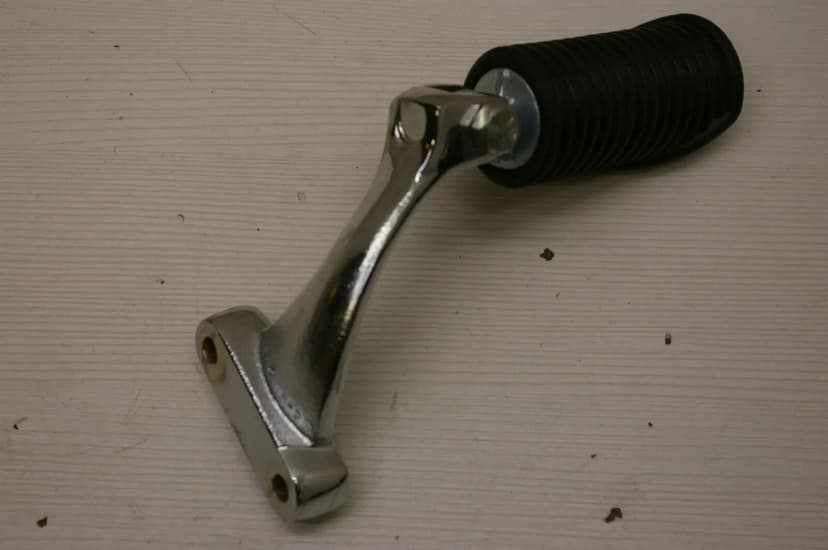 Harley Davidson Sportster 883 / 1200 Footrest Bracket / Hanger / Peg 