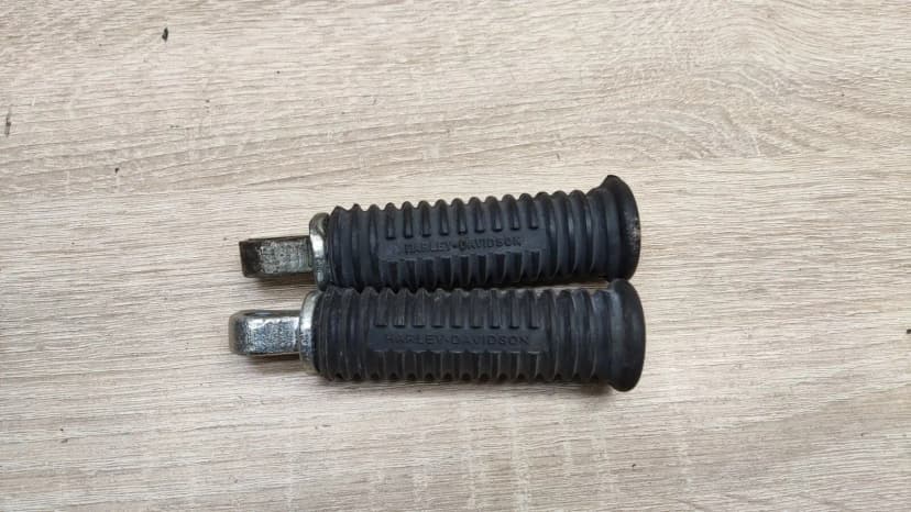 Harley Davidson Sportster 883 04 - 13 Rear Footrest Peg / Pedal