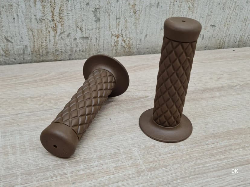 Harley Davidson Thruster Grips 1" Chocolate 0630-2337